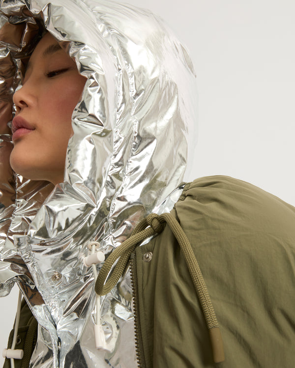 Padded hood bib in water-repellent technical fabric