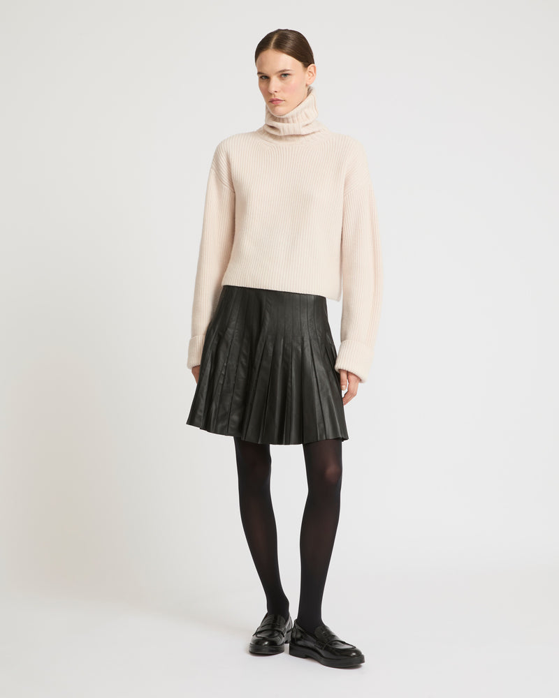 Pleated mini skirt in thin lambskin leather