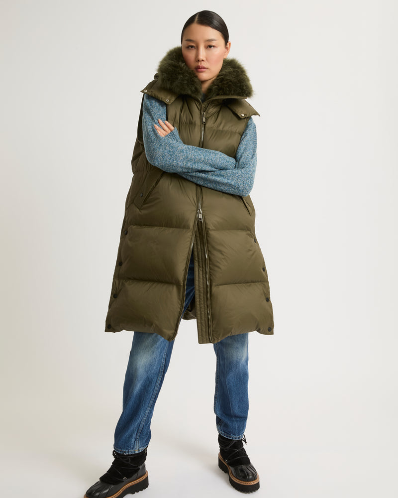 Long down jacket in water-repellent technical fabric with collar trim in fluffy lambswool