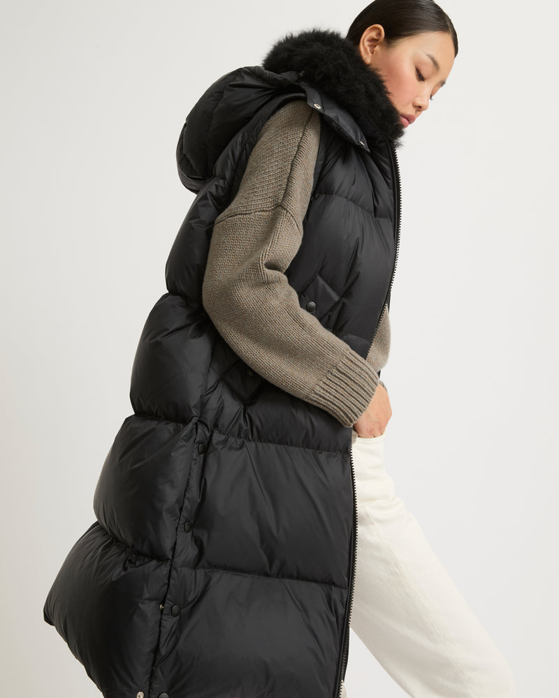 Long down jacket in water-repellent technical fabric with collar trim in fluffy lambswool