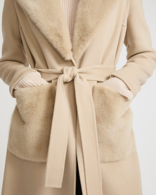 Belted coat in cashmere wool with mink fur collar and over-pockets