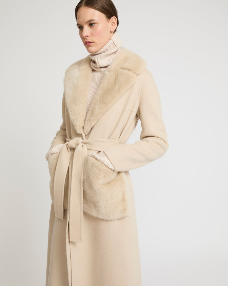 Belted coat in cashmere wool with mink fur collar and over-pockets