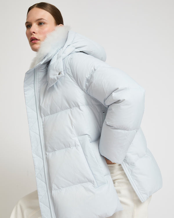 A line down jacket in water-repellent technical fabric with fluffy lambswool collar