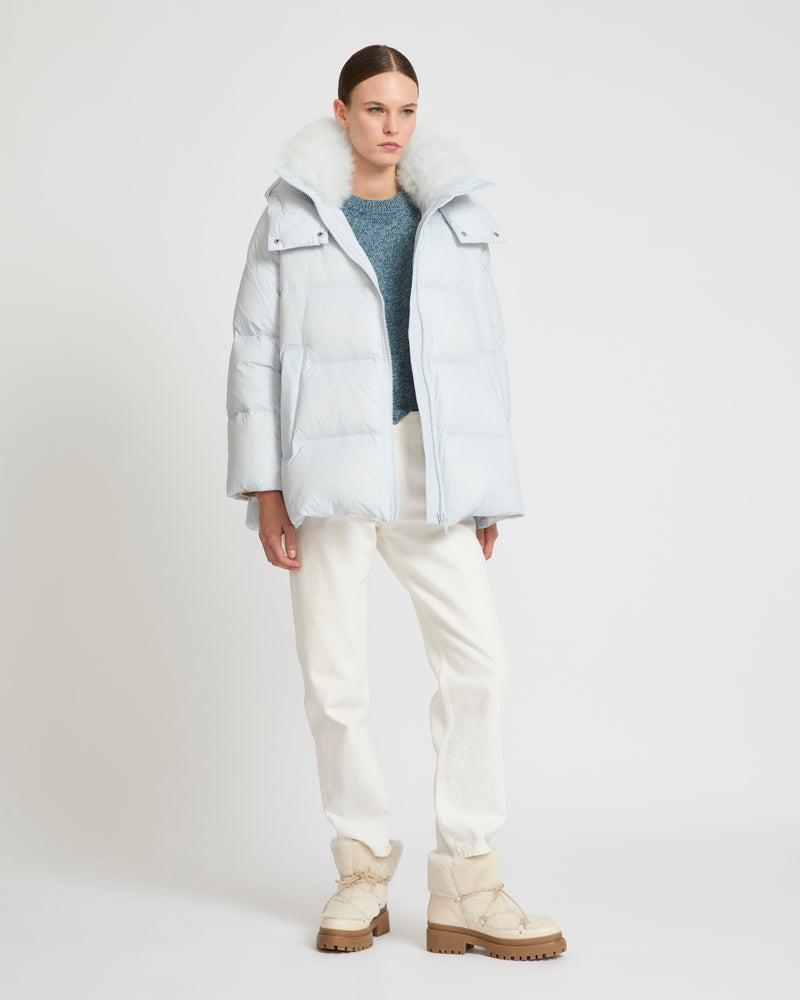 A line down jacket in water-repellent technical fabric with fluffy lambswool collar