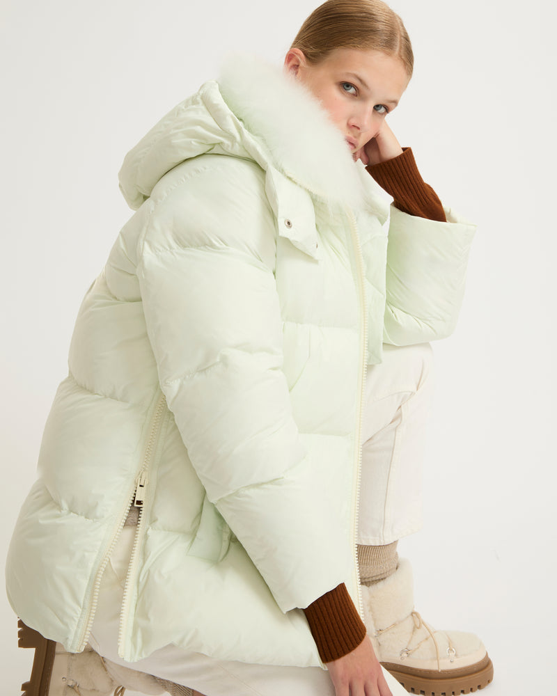 A line down jacket in water-repellent technical fabric with fluffy lambswool collar