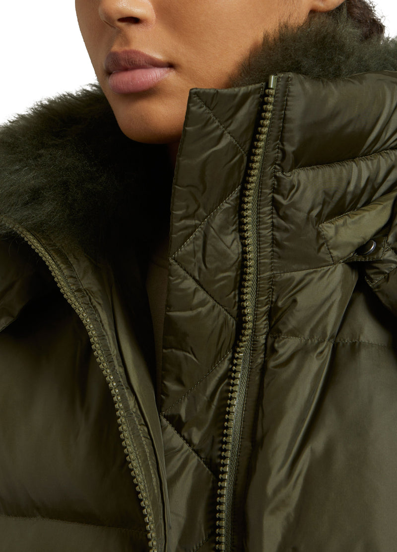 Yves Salomon A line down jacket in water-repellent technical fabric with fluffy lambswool collar - khaki