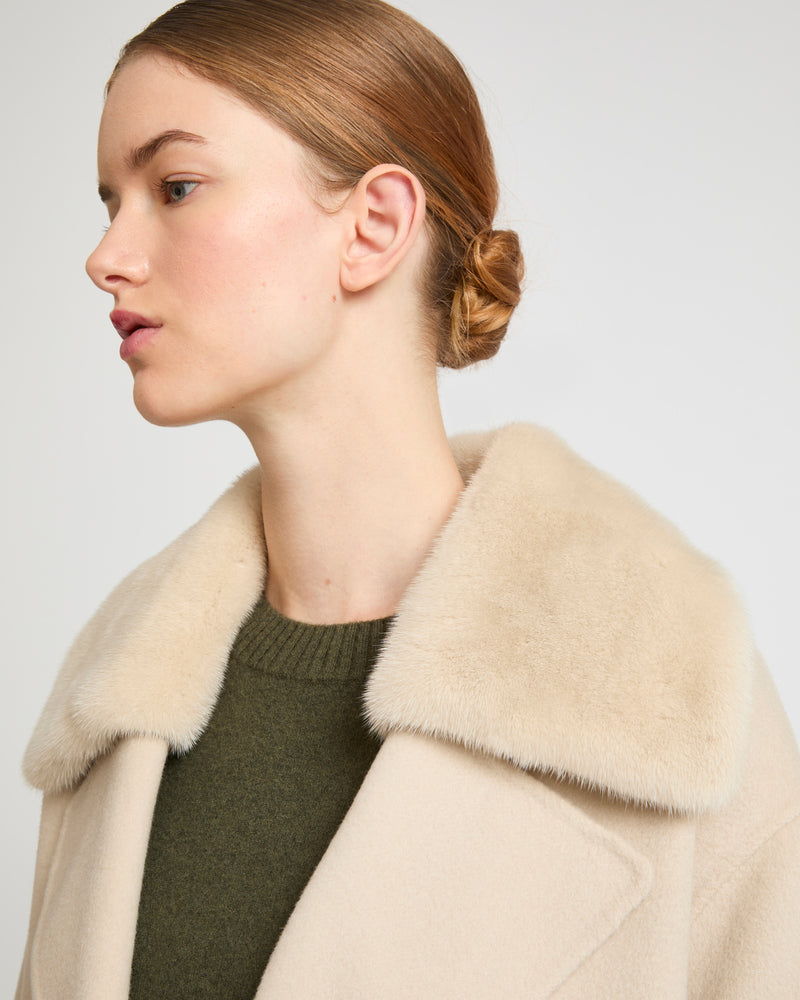 Cashmere wool coat with mink fur collar