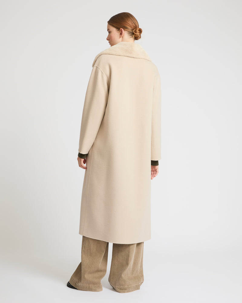 Cashmere wool coat with mink fur collar