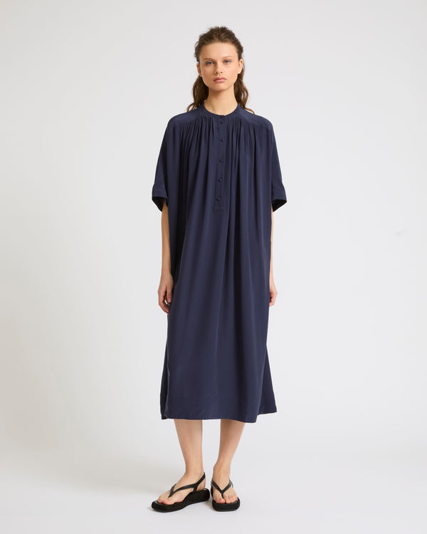 Robe kaftan en crêpe de soie légère