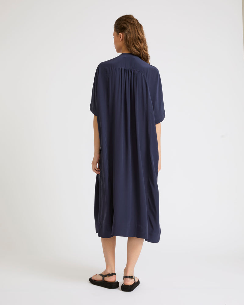 Robe kaftan en crêpe de soie légère