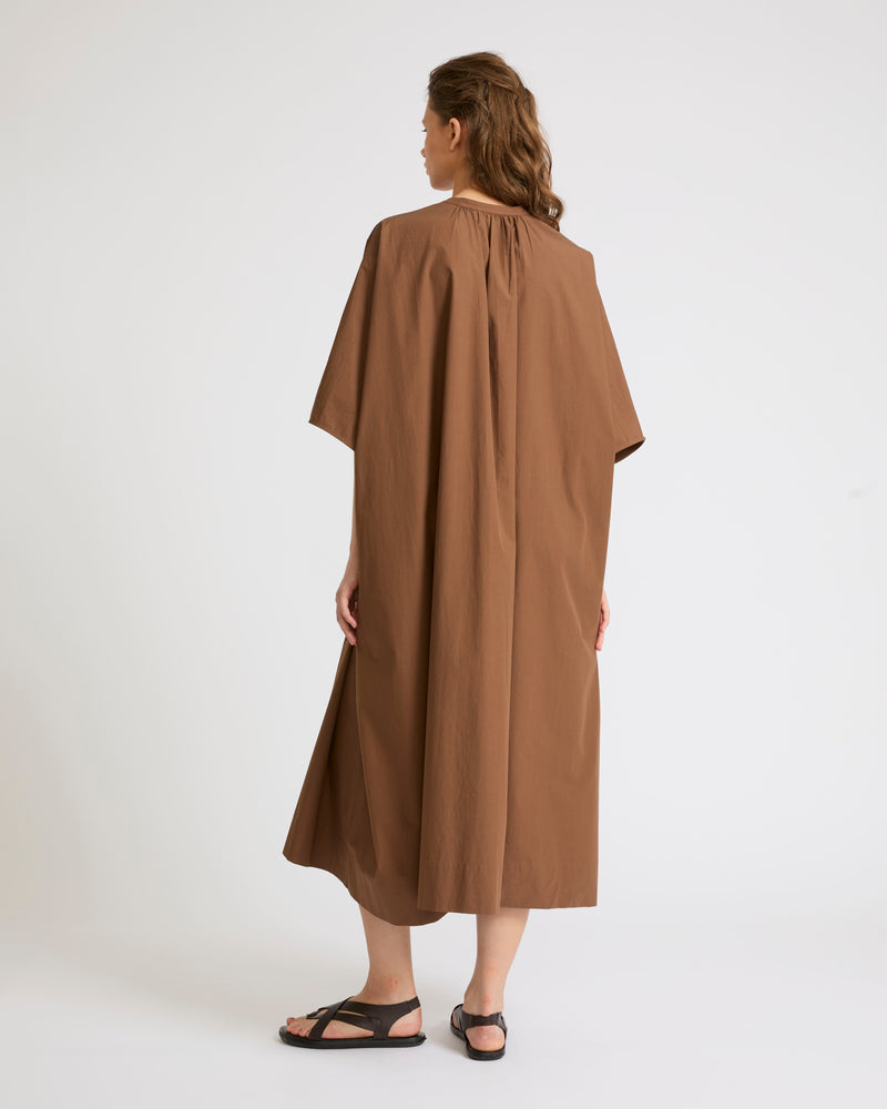 Robe kaftan en popeline de coton avec inserts de cuir