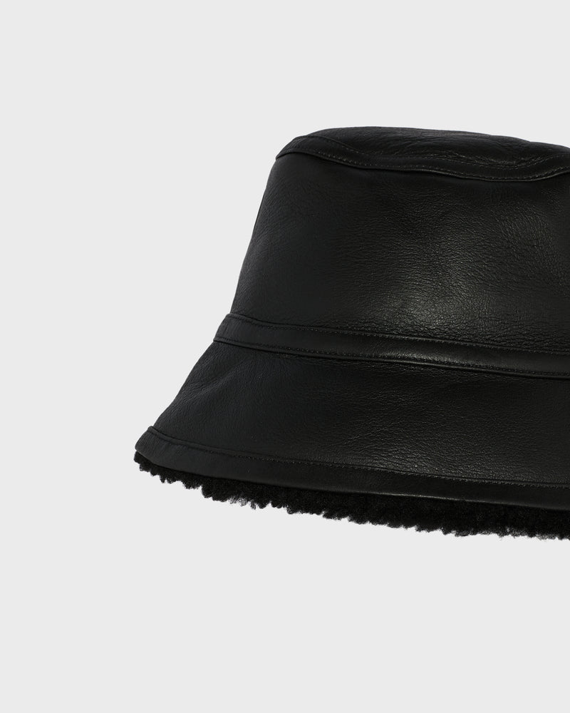 Curly merino bucket hat