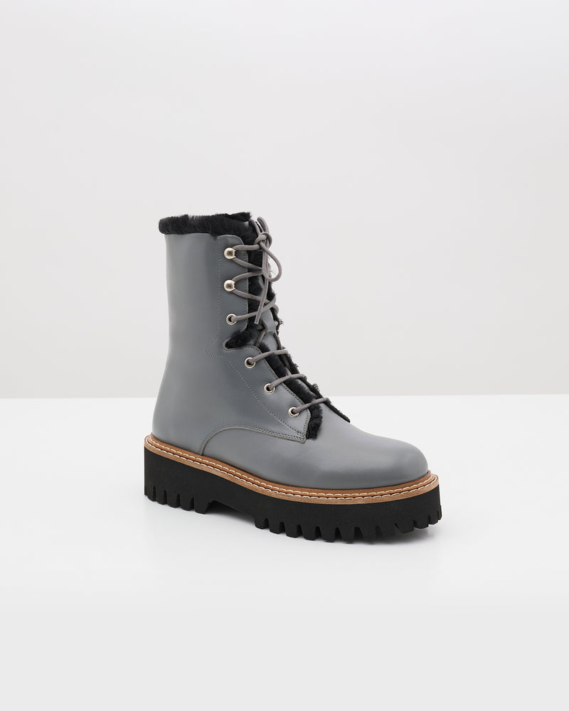 Lace-up boots in stiff Merinillo