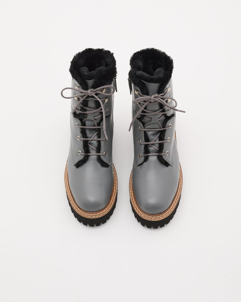 Lace-up boots in stiff Merinillo