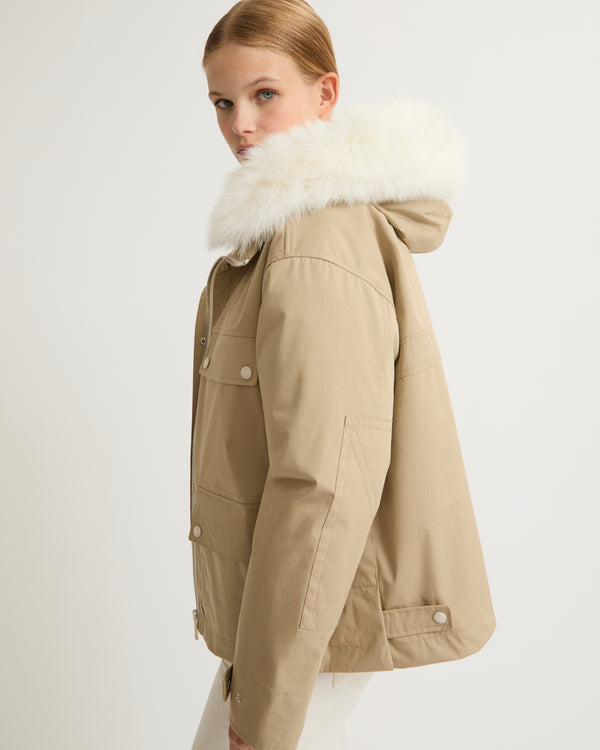 Parka courte en coton mélangé et fourrure