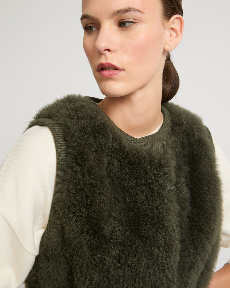 Long belted gilet in merino knit and lambskin