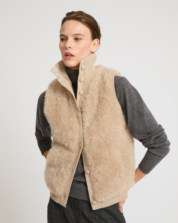 Short gilet in merino knit and lambskin