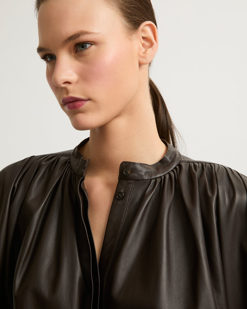 Pleated shirt in thin lambskin leather