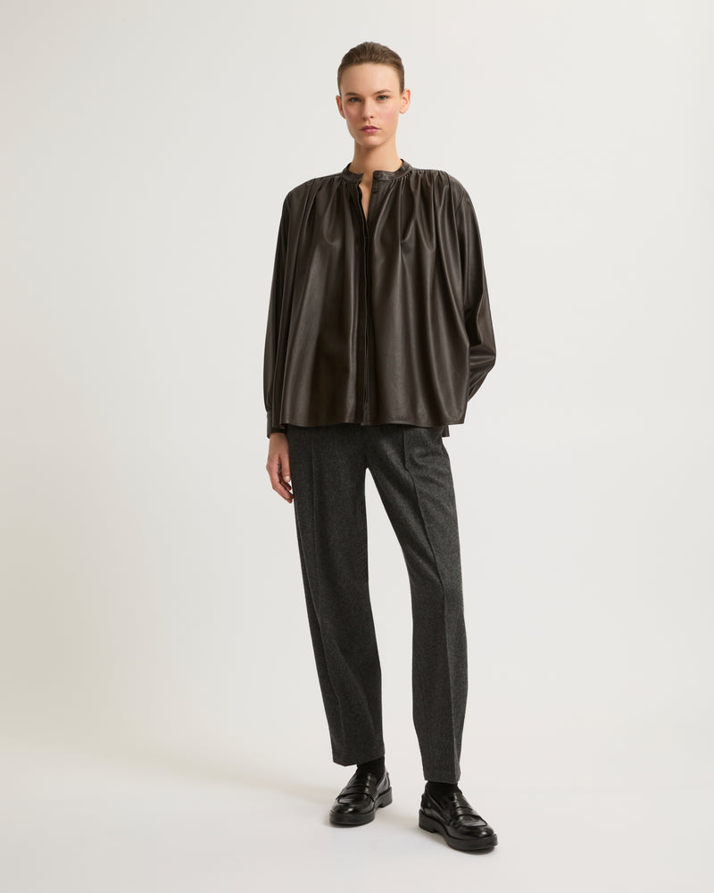 Pleated shirt in thin lambskin leather