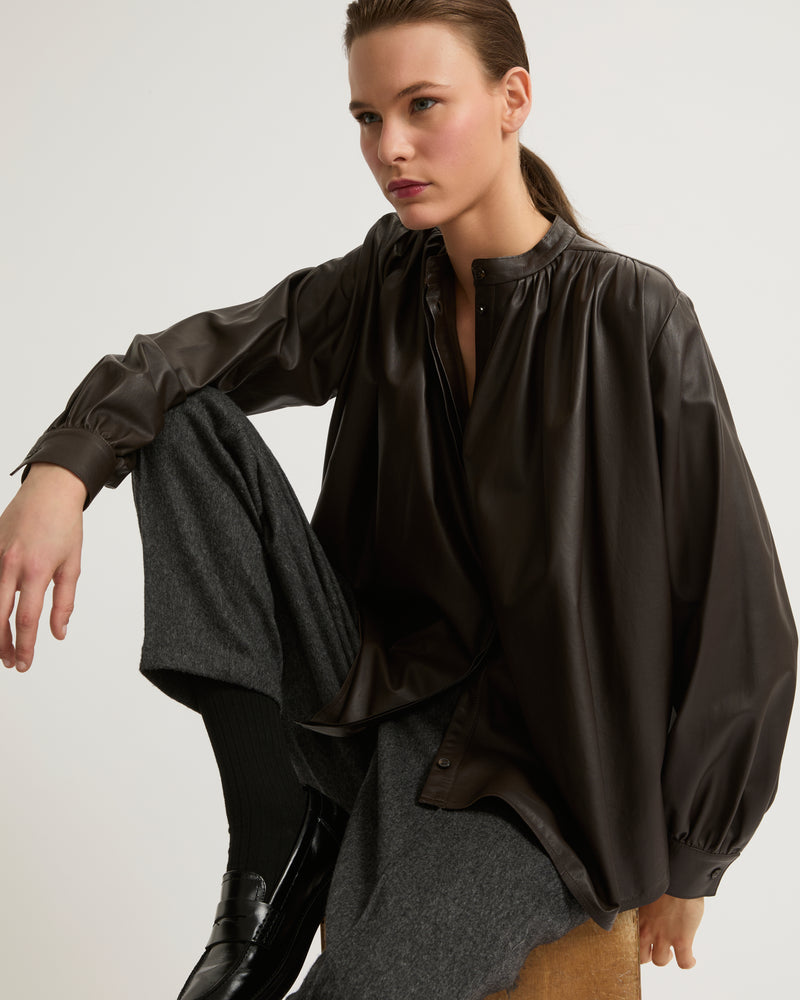 Pleated shirt in thin lambskin leather