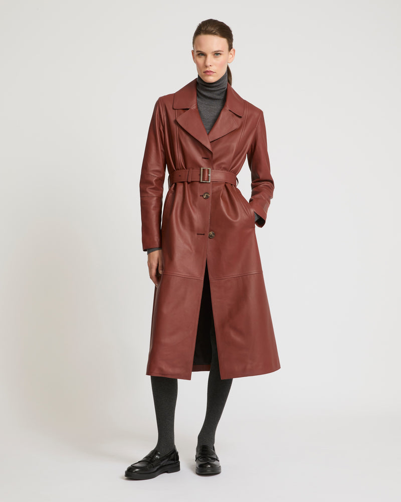 Long silhouette coat in lambskin leather