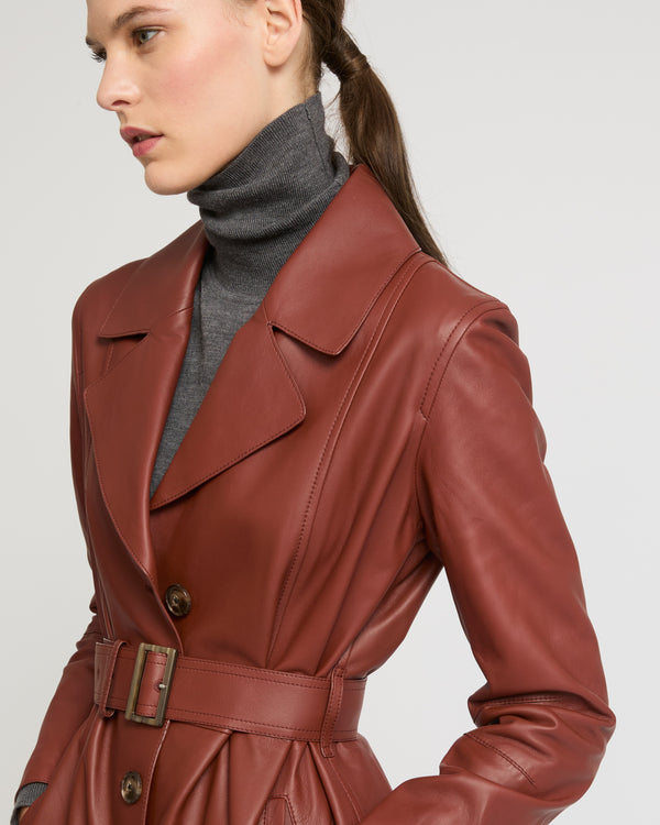 Long silhouette coat in lambskin leather