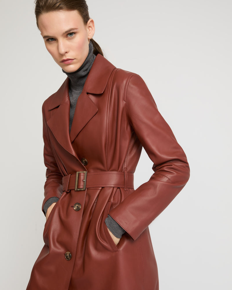 Long silhouette coat in lambskin leather