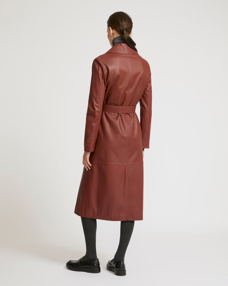 Long silhouette coat in lambskin leather